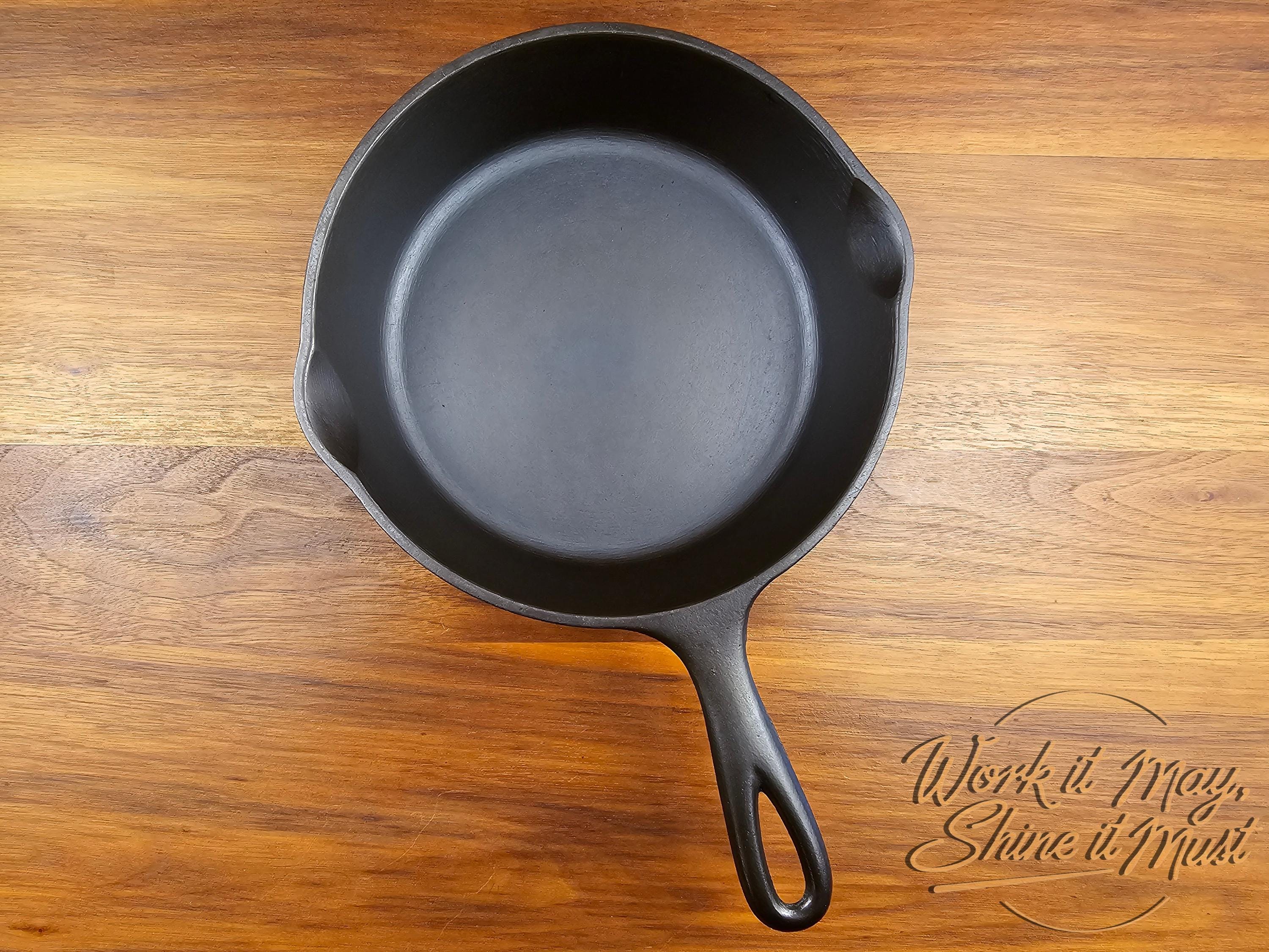 Wagner Ware (Unmarked) - #5 - Vintage Restored Cast Iron Skillet with Heat Ring