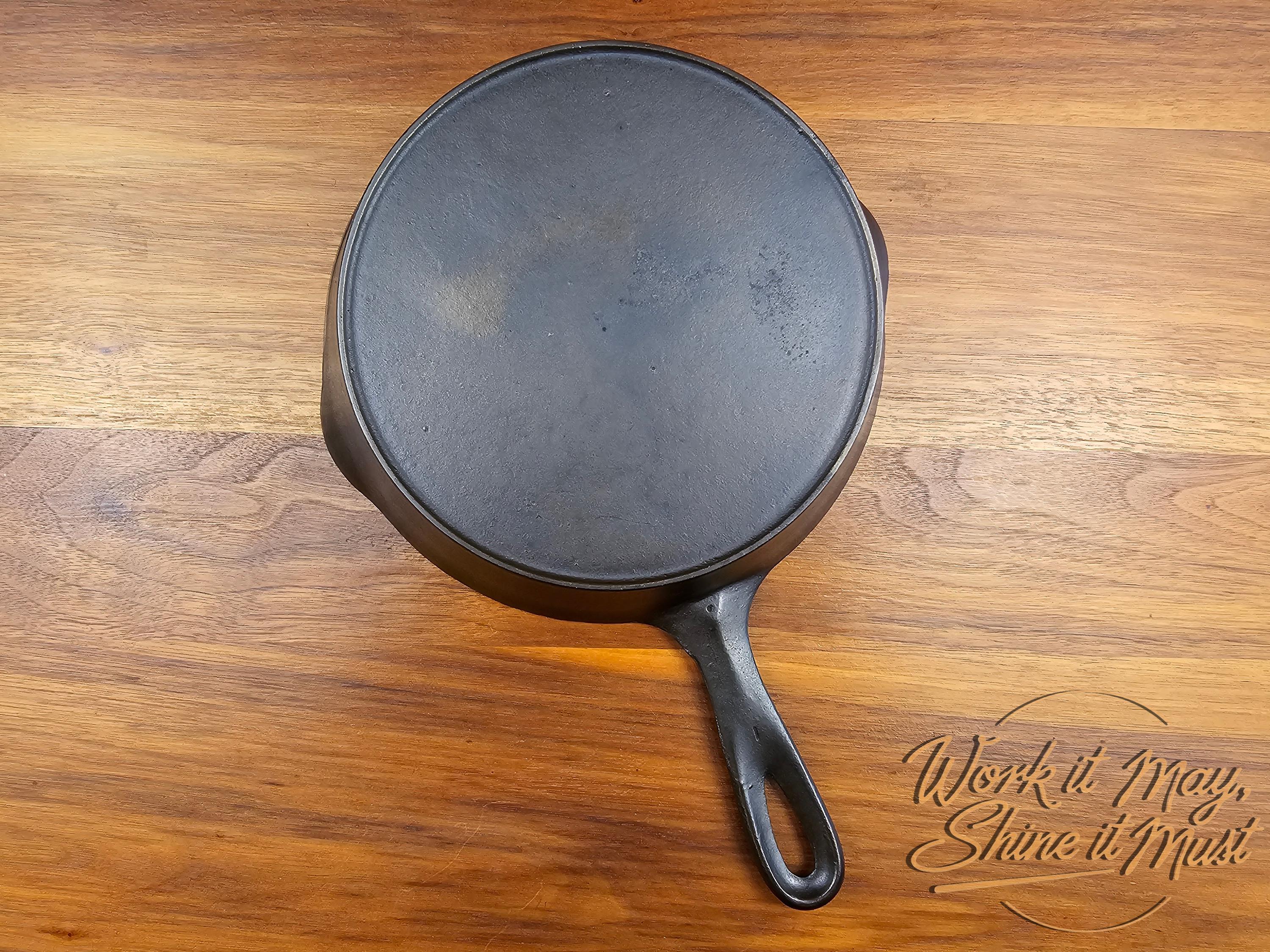 Wagner Ware (Unmarked) - #5 - Vintage Restored Cast Iron Skillet with Heat Ring