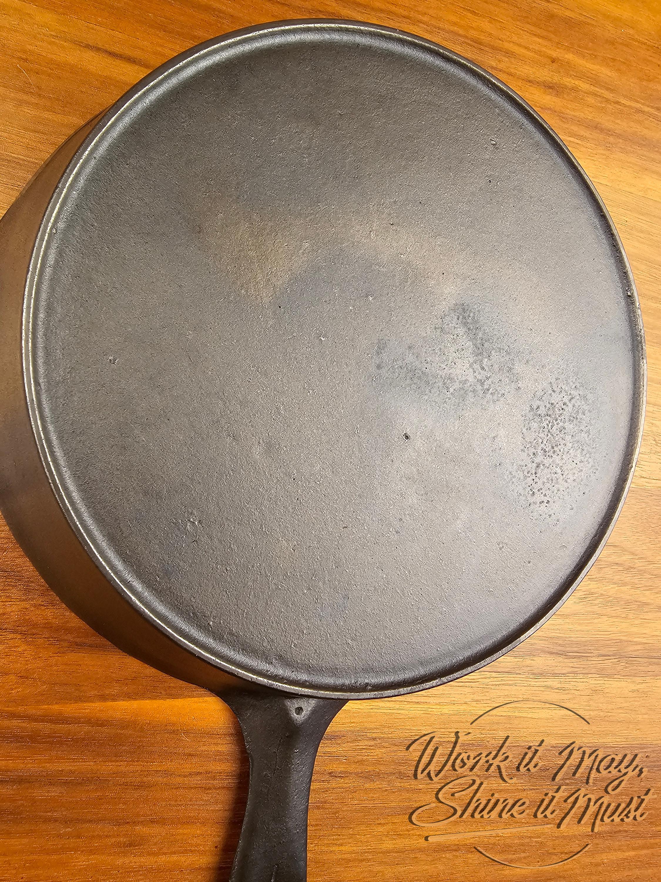 Wagner Ware (Unmarked) - #5 - Vintage Restored Cast Iron Skillet with Heat Ring
