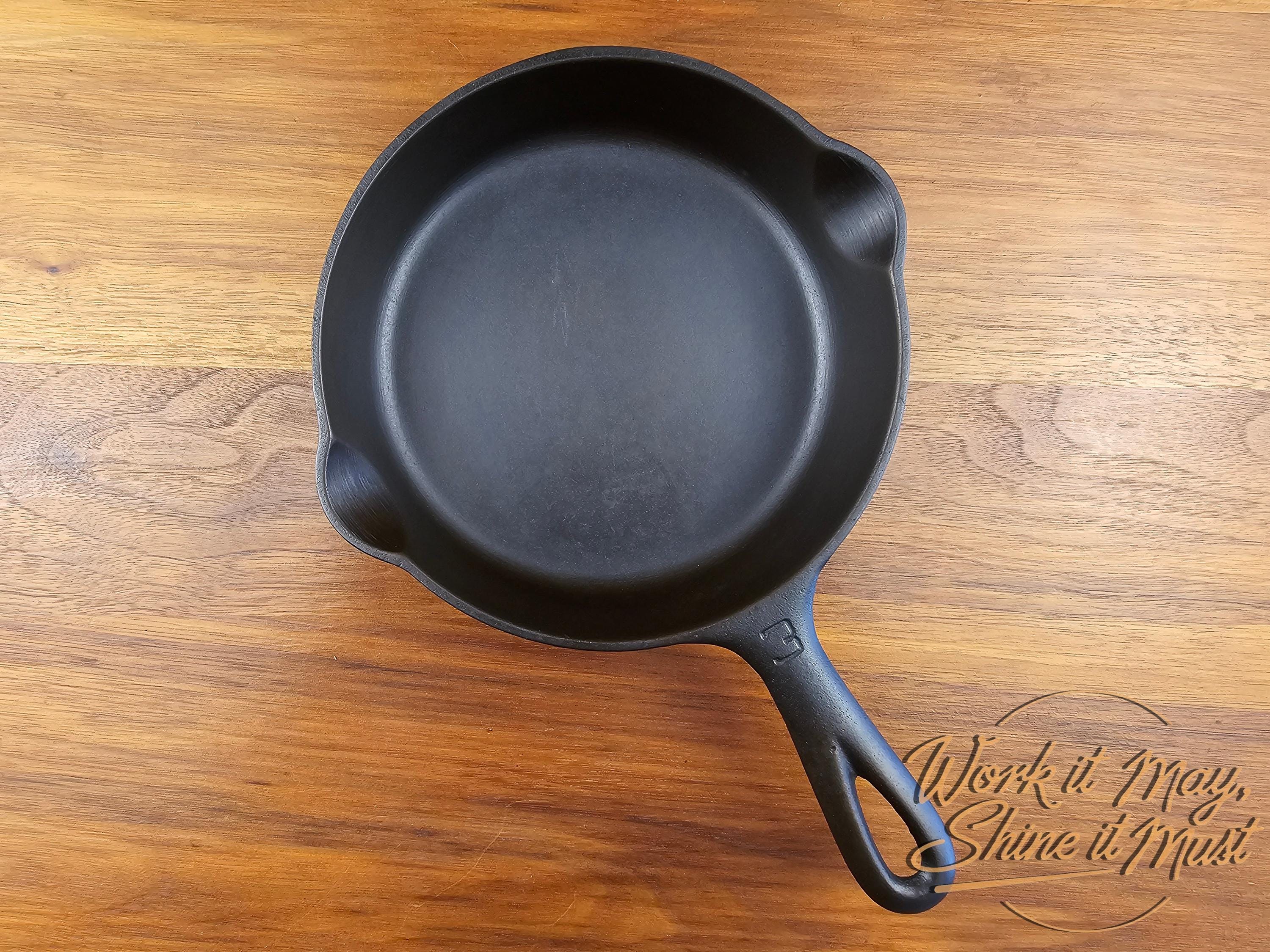 Griswold #3 Vintage Restored Cast Iron Skillet - Large Block Logo 709A