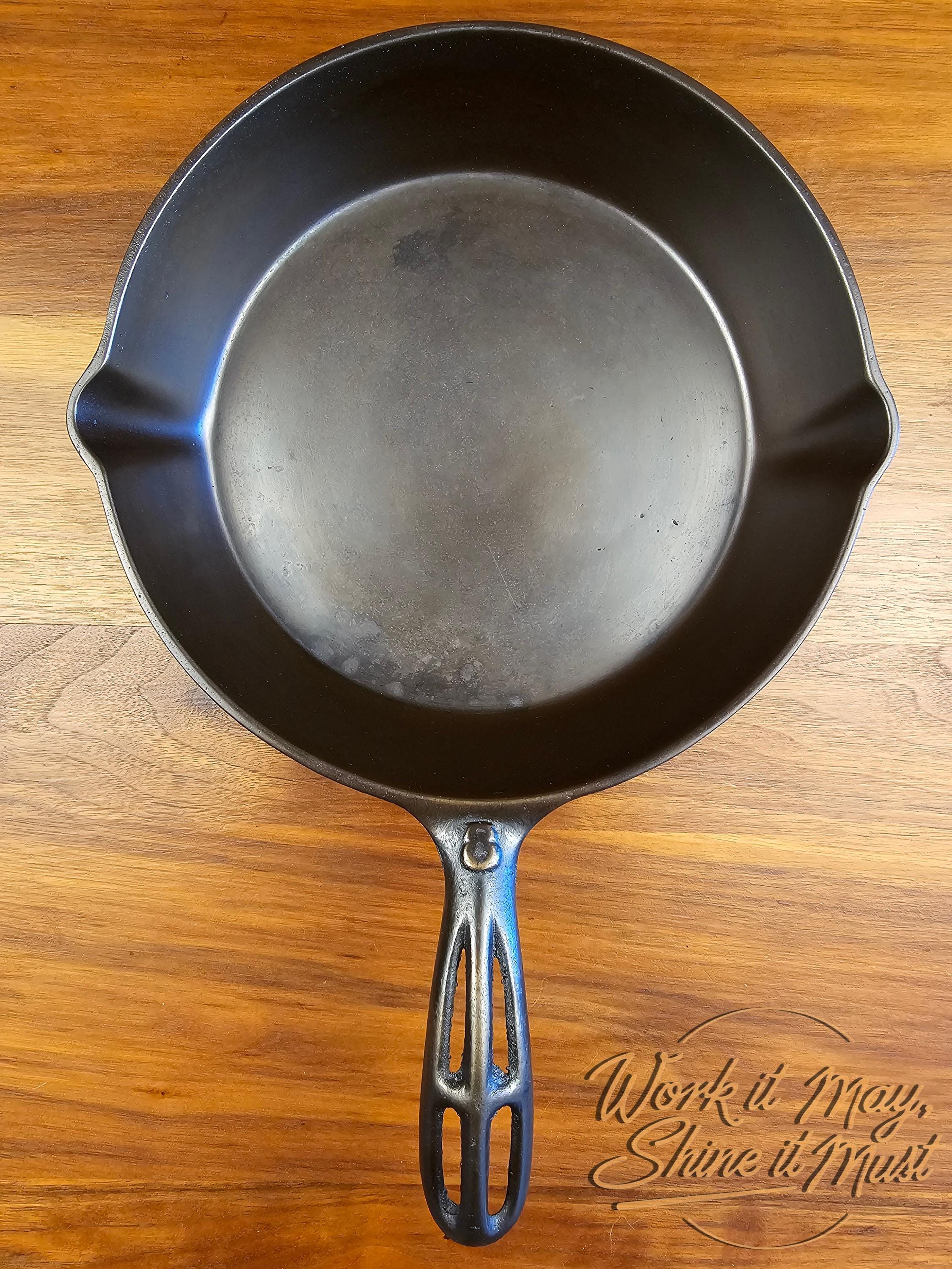 Gatemarked #8 Vintage Restored Cast Iron Skillet - Fancy Handle - Unmarked