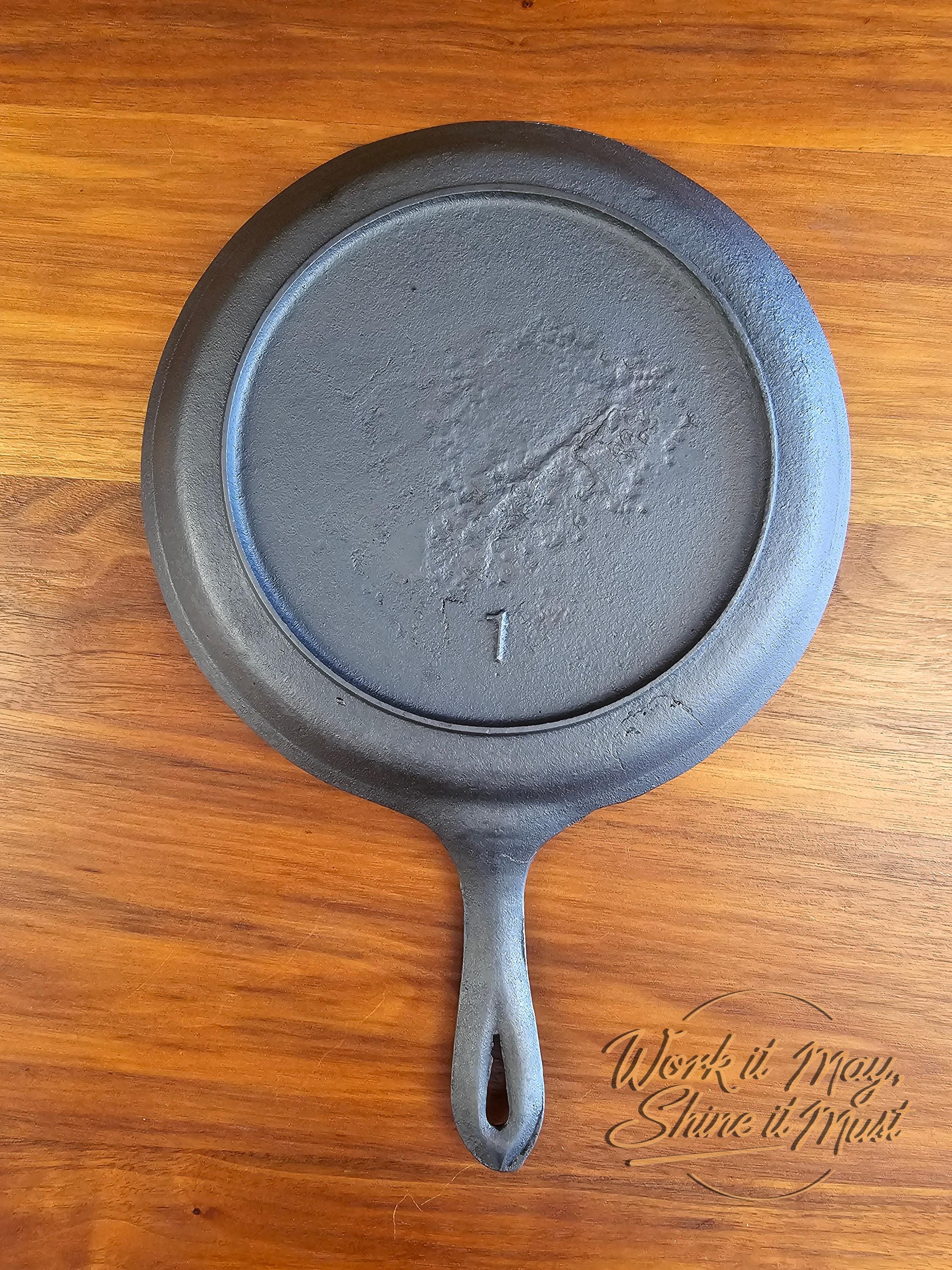Gatemarked #7 Vintage Restored Cast Iron Griddle - Fancy Handle