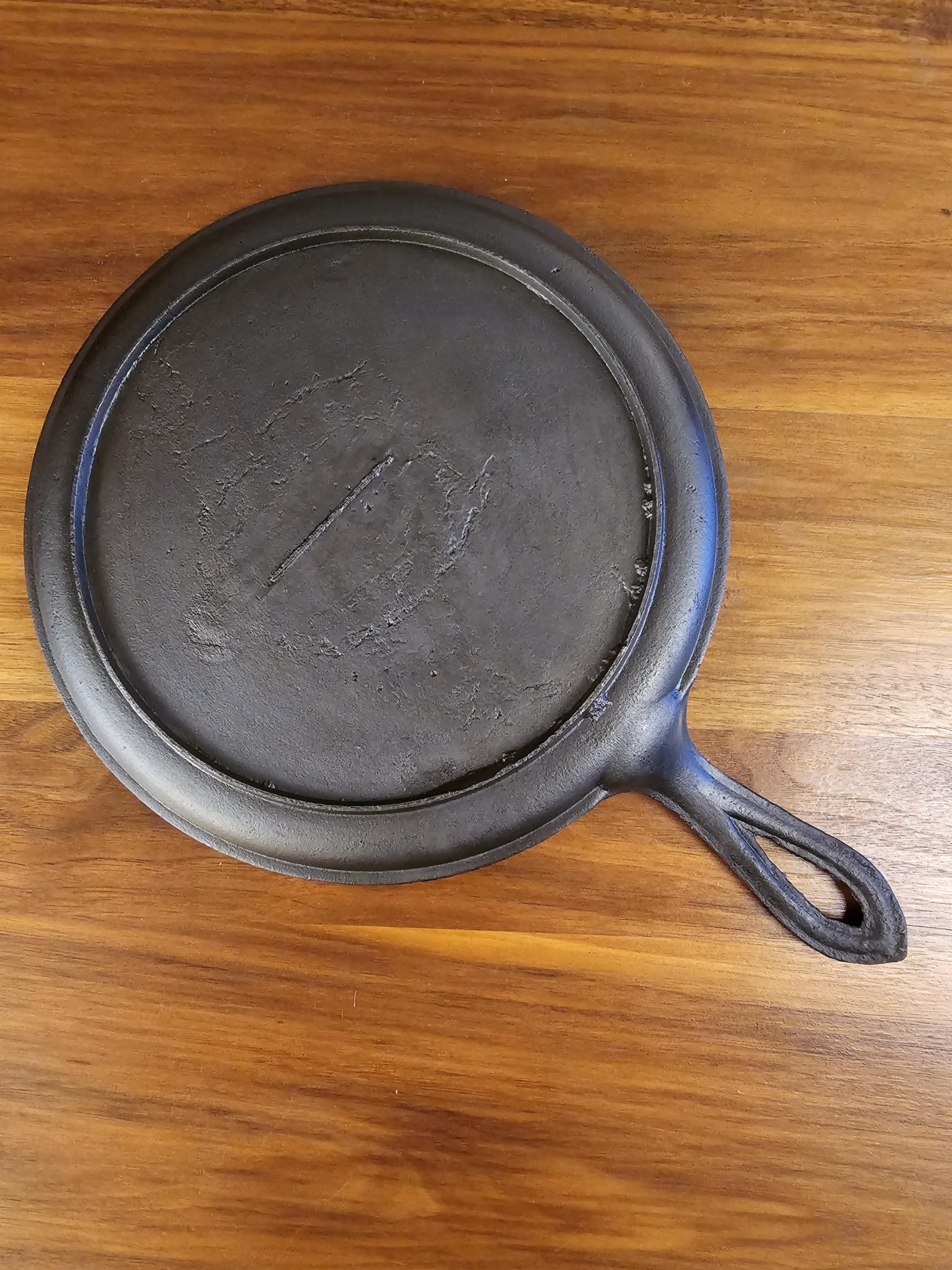 Gatemarked #8 Vintage Restored Cast Iron Griddle - Fancy Handle
