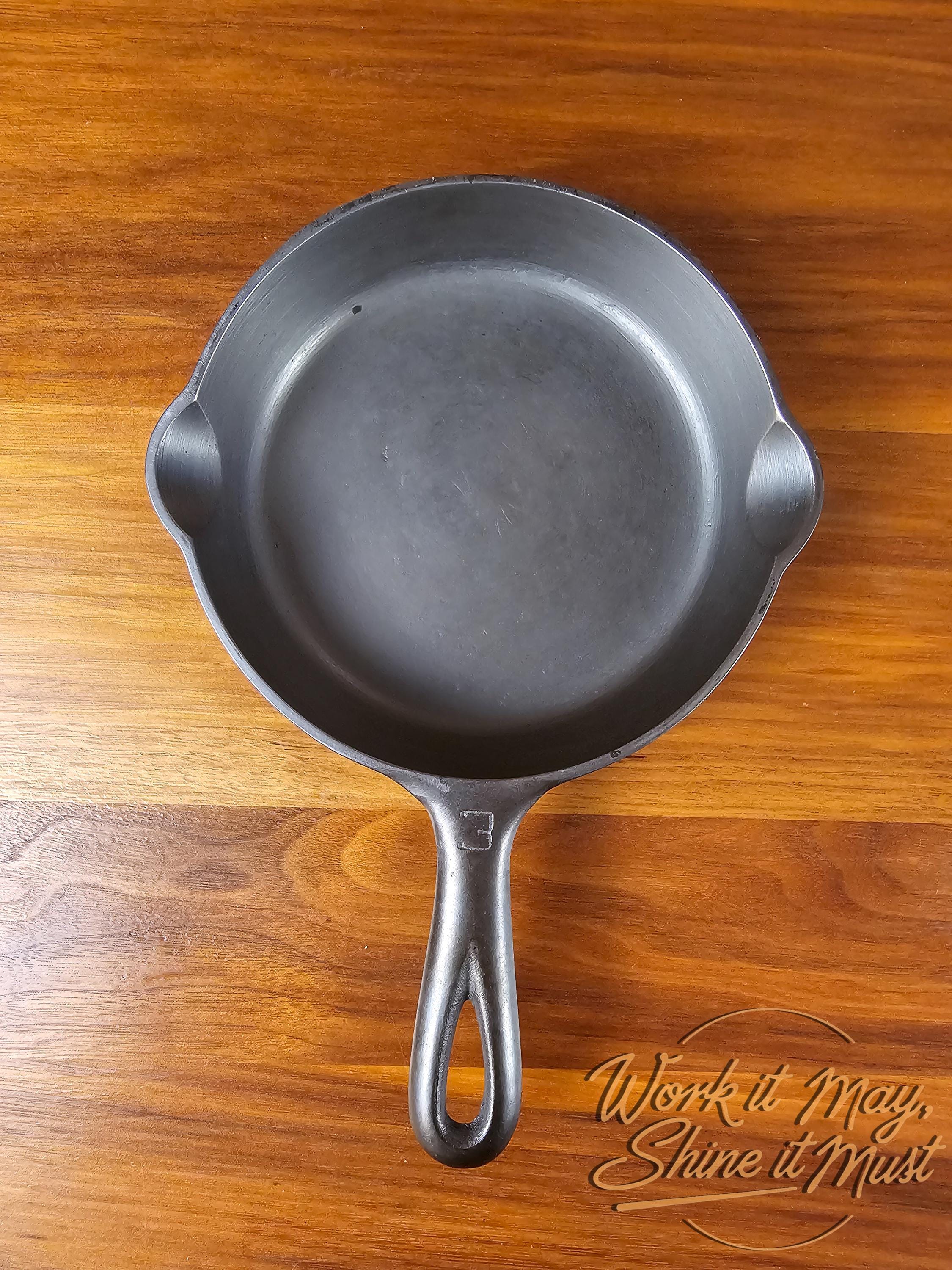 Griswold #3 Vintage Restored Cast Iron Skillet - Large Block Logo 709A