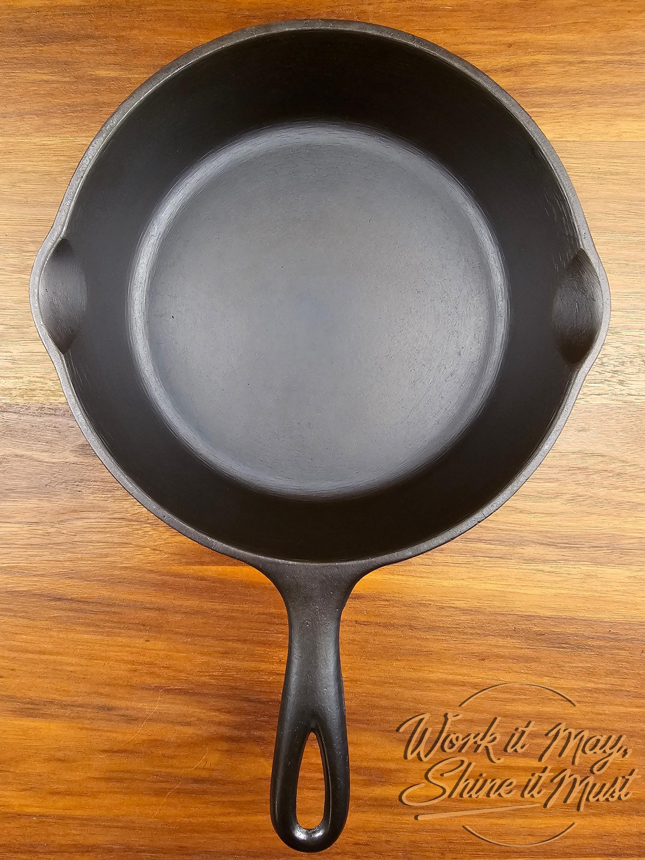 Wagner Ware (Unmarked) - #5 - Vintage Restored Cast Iron Skillet with Heat Ring