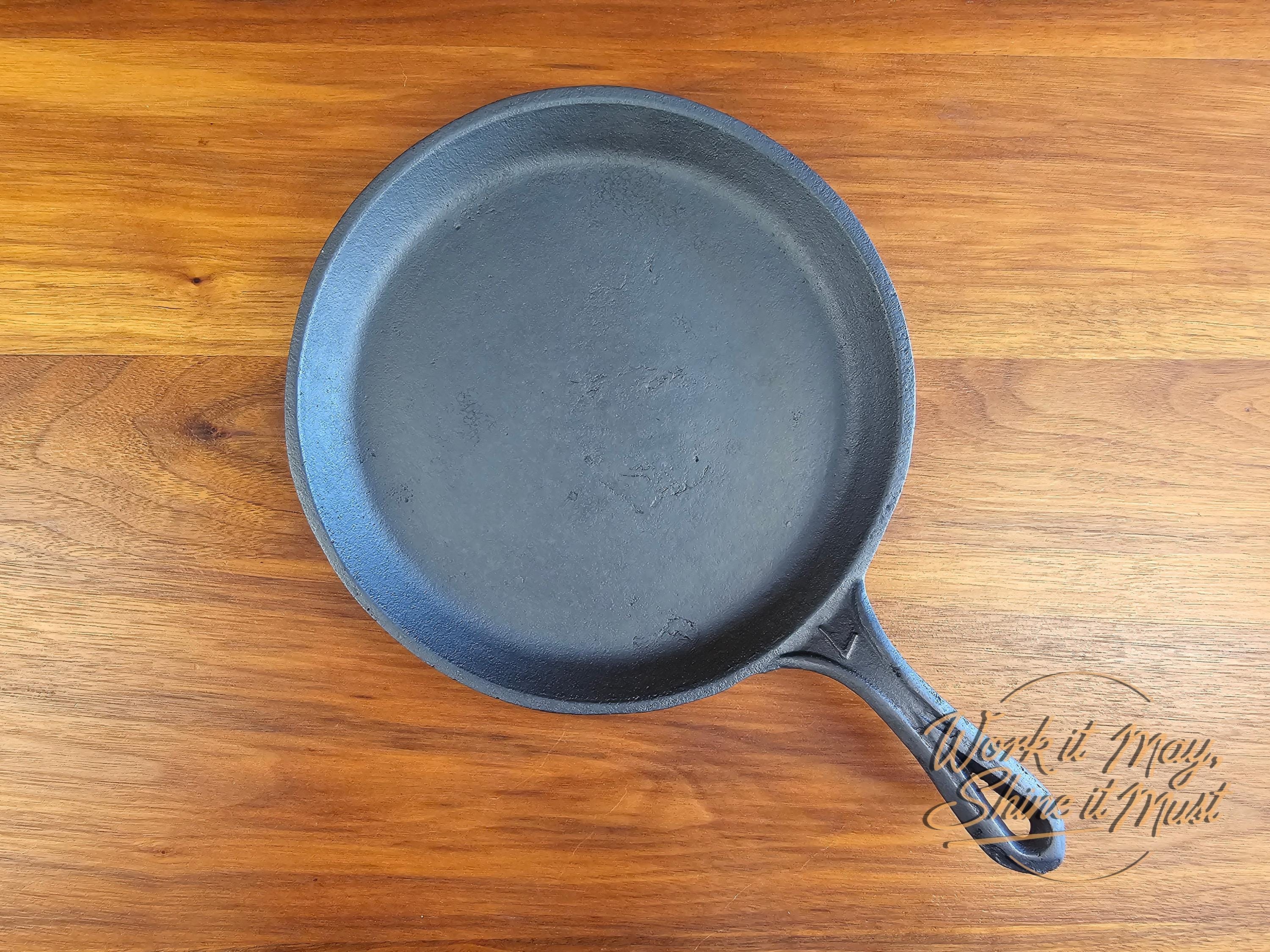 Gatemarked #7 Vintage Restored Cast Iron Griddle - Fancy Handle