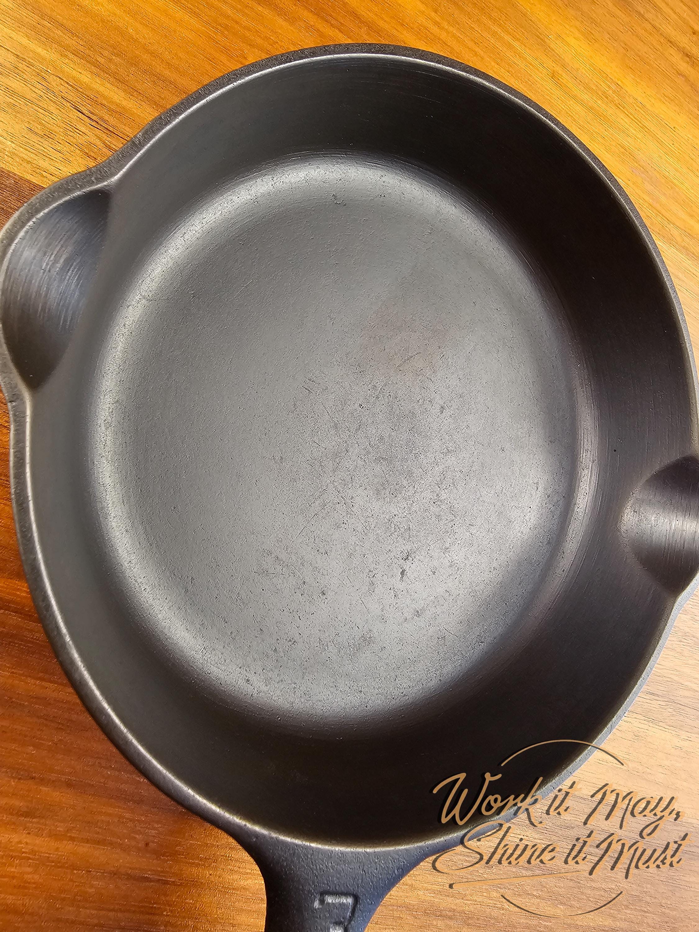 Griswold #3 Vintage Restored Cast Iron Skillet - Large Block Logo 709A